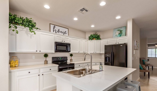 Charming Newly Remodeled and Ready For Long/Short Term Rental