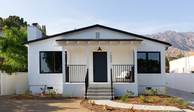 Charming newly renovated 3-bedroom house with WiFi and AC near Pasadena