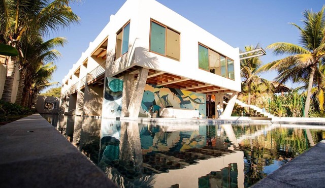 Charming Ocean line studio with largest pool in beautiful Troncones