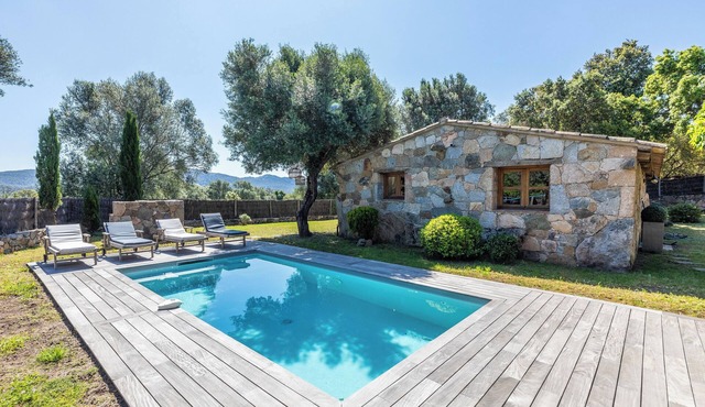 Charming sheepfold with private heated pool between sea and mountains