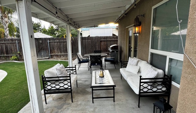 Charming spacious 4 Bed house with WiFi and AC large backyard and pool.