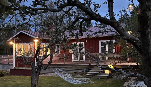 Charming villa close to nature, lake and ocean and 25 mins to Stockholm center