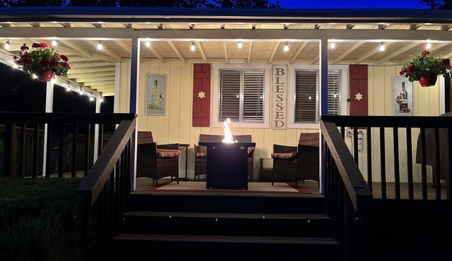 Charming Wine Country Cottage, Pet Friendly!