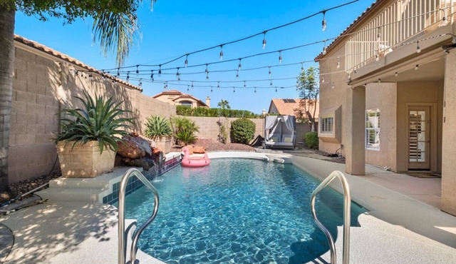 Cheerful 5 bedroom with Pool heated