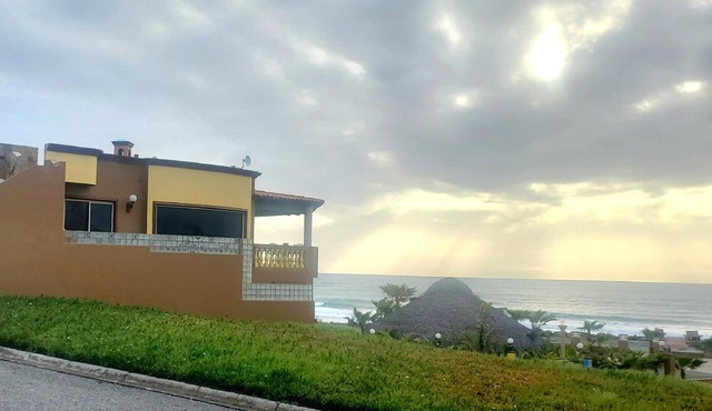 Cheerful Oceanfront 3BR Home