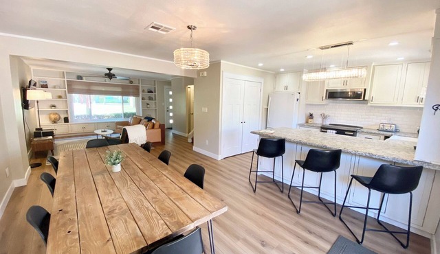 Cheerful Scottsdale Townhouse w/ALL the Amenities