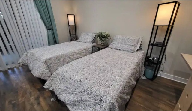 Cheerful studio with private entrance & parking