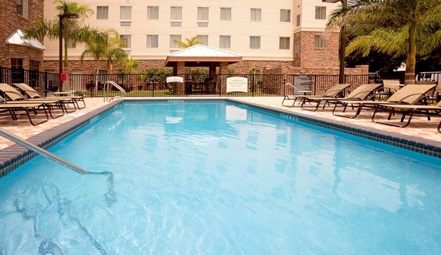Chic 1BR Suite w/Free Breakfast, Pool & Hot Tub