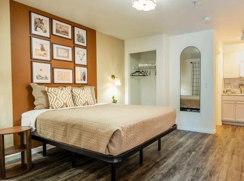 Chic AZ Studio Travel Nurses Welcome