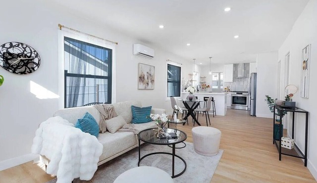 Chic Comfort Meets Prime Location Mid-Term Rental in the Heart of Eagle Rock