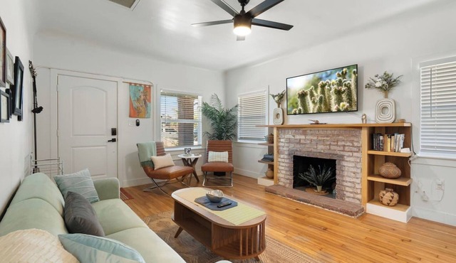 Chic Downtown PHX | Walkable W/BBQ and fire pit