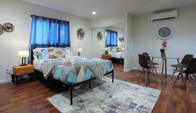Chic LA Studio Oasis near LAX, SoFi, USC, DTLA