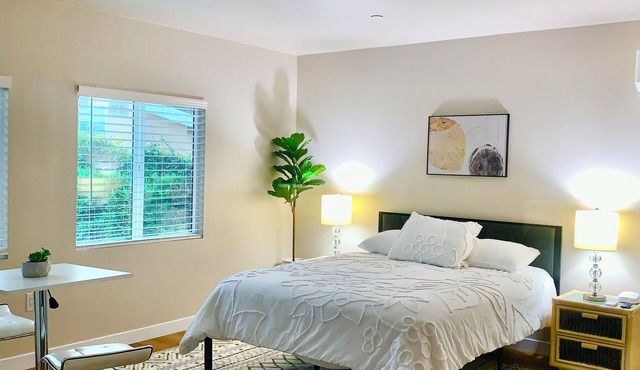 Chic Spanish-Style Guest Suite. Ventura, CA with AC, WiFi