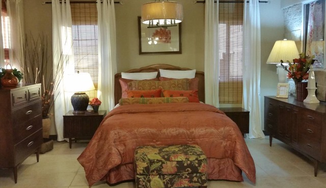 Christy's Villa # 4 "Spacious,Beautifully decorated one bedroom w/Bathtub!