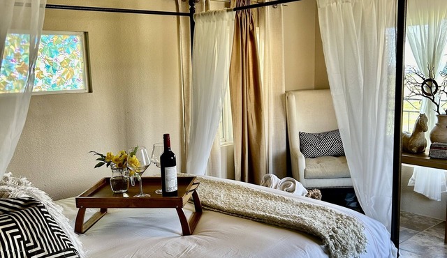 Christys Villa #1 "Quiet, Secure ,One bedroom Villa with Ocean View!!