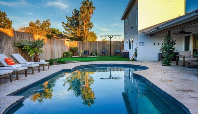 Citrus Grove Pool, Spa & Mini Golf