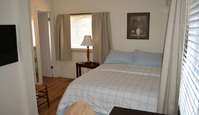 Clean, Private Guestroom and Bath - Near Biltmore