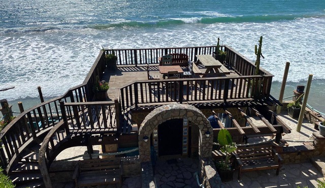Cliffside Retreat over the Pacific Ocean- Crashing waves & Spectacular Sunsets.