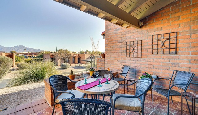 Close to Golf: Mtn-View Townhome in Green Valley