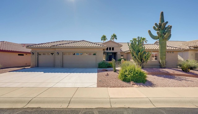 Close to Golf! Sunlit Surprise Escape w/Casita