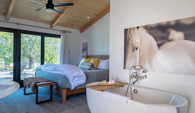 Cocavin Carriage House-Gorgeous Getaway for Two