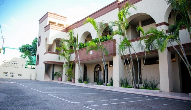 Colonial Suites # Cinco