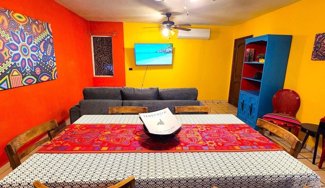 Colorful Downtown 2BR/2Ba Casita w/private parkng