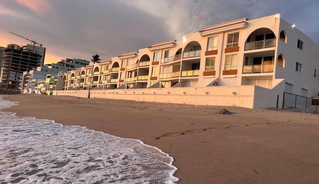 Colorful Retreat in Playa Escondida