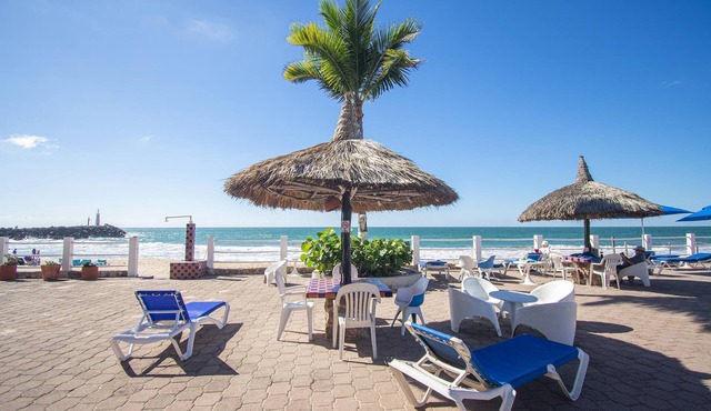 Come to the Warmth at La Marina Tenis