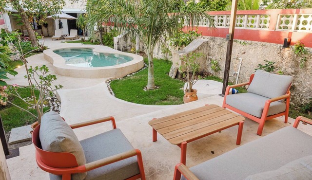 Comfortable 3-bedroom house with AC, WiFi and pool in Campeche's historic center