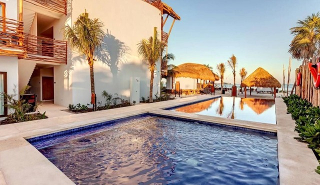 Comfort and Convenience! Onsite Pool, Minutes to Punta Coco Beach
