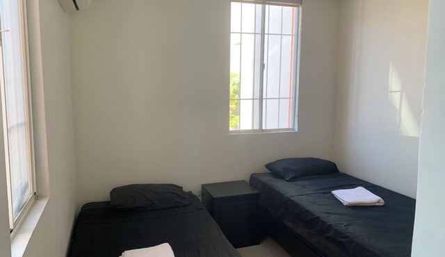 Comfortable 7 Bed House 15 min from Airport with WI-FI and A/C in Industrial Zone