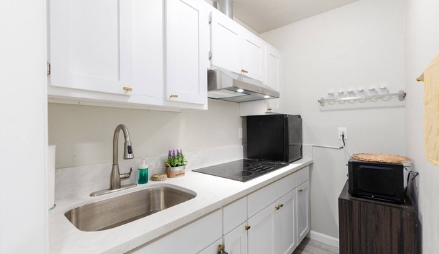 Comfortable Compton 2 Bed APT 3 in Compton