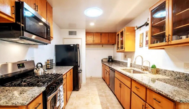 Comfortable Spacious Newly Renovated 3br-2ba House