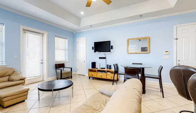 Comfortable, family-friendly condo w/shared pool - steps to beach, dogs OK