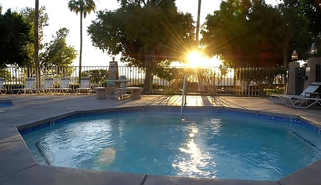 Comfy and Modern Unit! Pool, Hot Tub, Parking