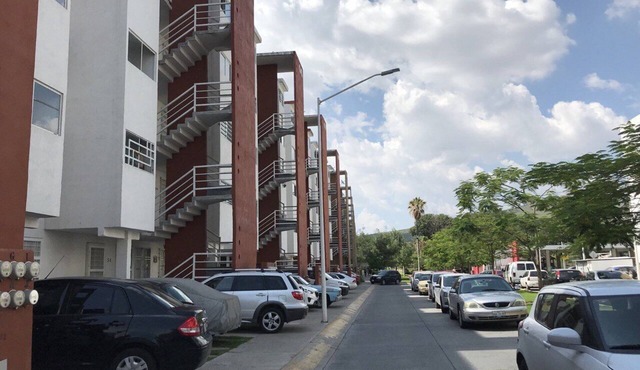 COMPLETE APARTMENT SOUTH OF THE CITY