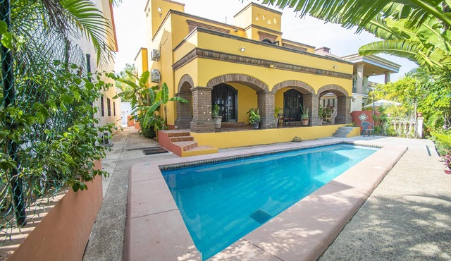 Conde de Oviedo Whole Home with Pool