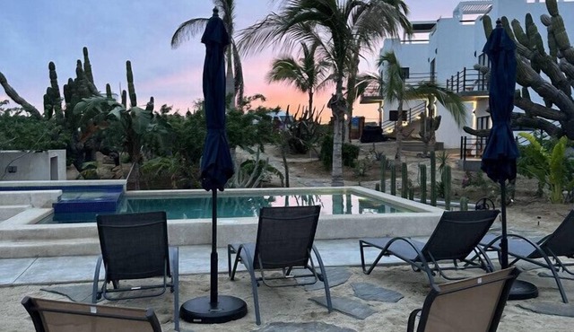 Condo#1-5Min Walk to Beach/Surf-Sleeps2-KingSuite