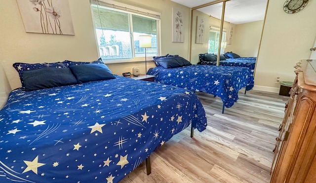 Condo With Pool, Full Kitchen, Washer, Fast Wifi