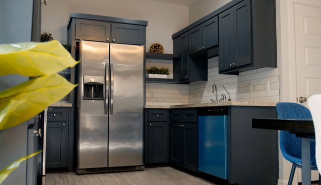 Contemporary Apartment! -near 10th-