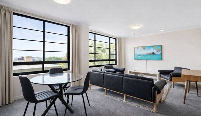 Convenient, Harbourside APT with parking & Views