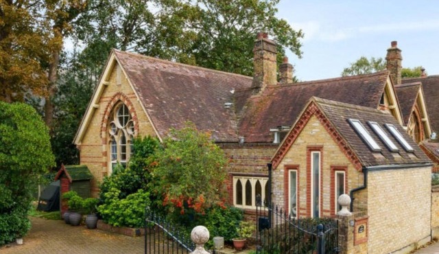 Converted School Cottage in Bromley