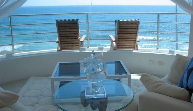 Cool, Dreamy Oceanfront Villa. "Cristal" Famously Beautiful