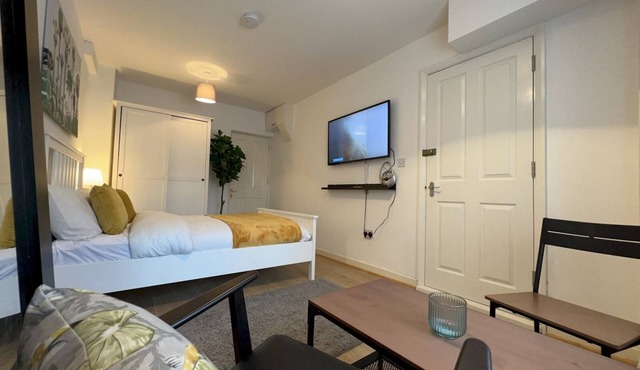 Cosy Studio Flat Close To Bexleyheath Centre - Pass the Keys