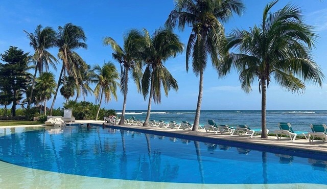 Cozy 1-bedroom condo with private beach in quaint Puerto Aventuras