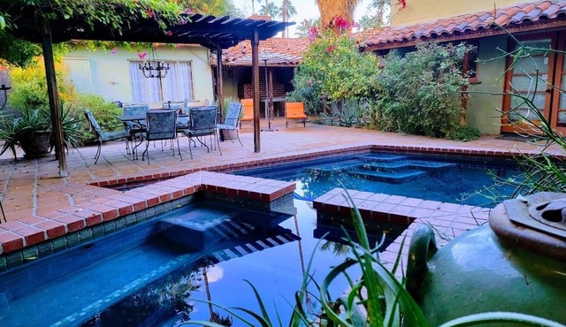 Cozy 1940's Spanish Villa With All The Comforts Of Home