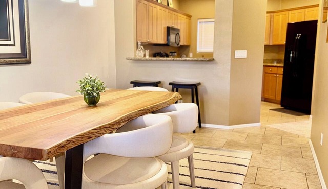Cozy 2-bedroom condo in North Scottsdale with AC & pool