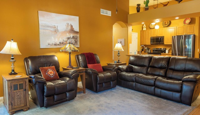 Cozy 2-Bedroom Condo with Mountain View, Hot tub and Heated Pools