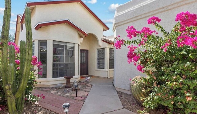Cozy 2-bedroom house directly across from Tucson National Golf Resort